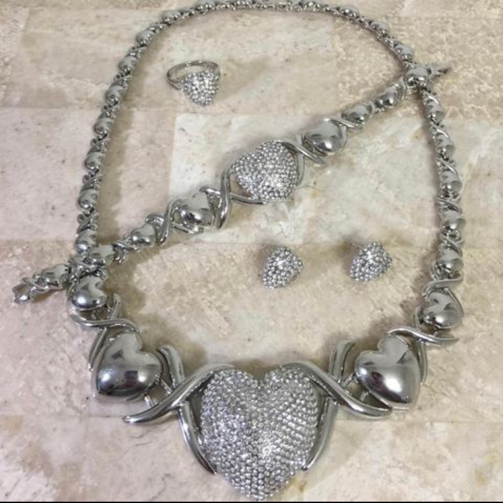 New Silver Plated XOXO Hearts Necklace Set, Includes Bracelet, Ring, & Earrings